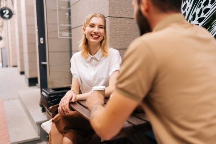 自分から「会いたい」と言わない・余裕を見せる