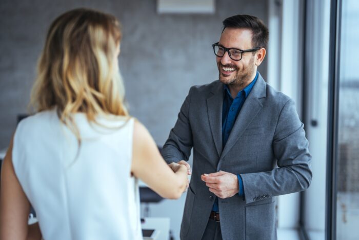 人として尊敬し合う関係になれるよう努力する