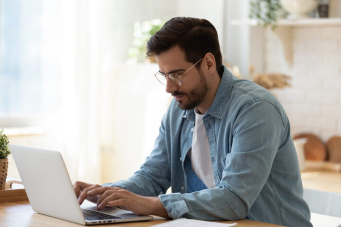 仕事が忙しく連絡している時間がない