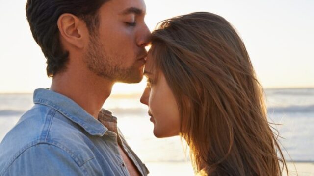 別れ際のキスをする男の本気度は？帰り際に毎回キスする男性心理も徹底解説！