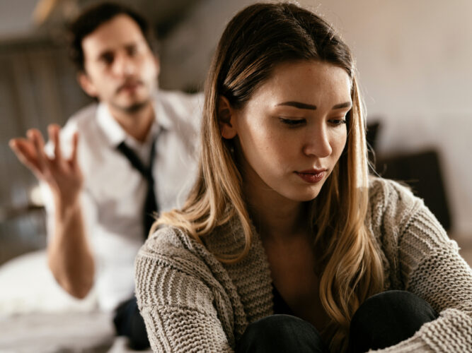 同棲している彼女が冷めたサインとは？別れたいサインが出てきた時の対処法！