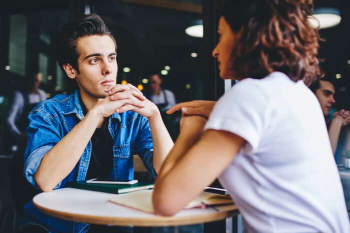 愚痴を言うことで女性を試している