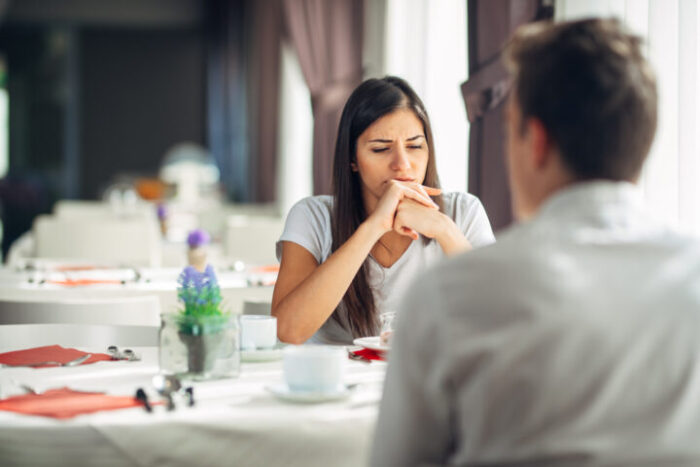 急にそっけない態度をとる年下男子は脈あり？脈なしとの違いは？